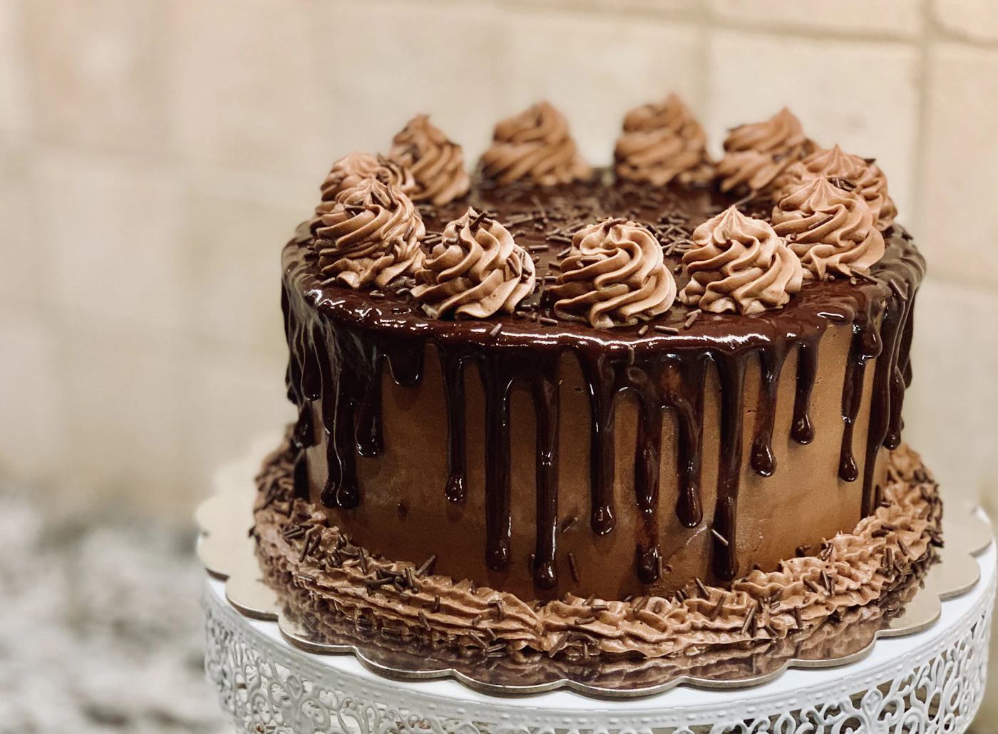 Torta al cioccolato decorata